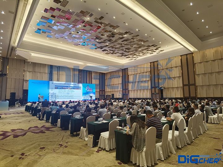 中國石油石化工程建設(shè)高峰論壇暨七屆四次理事(擴大)會議